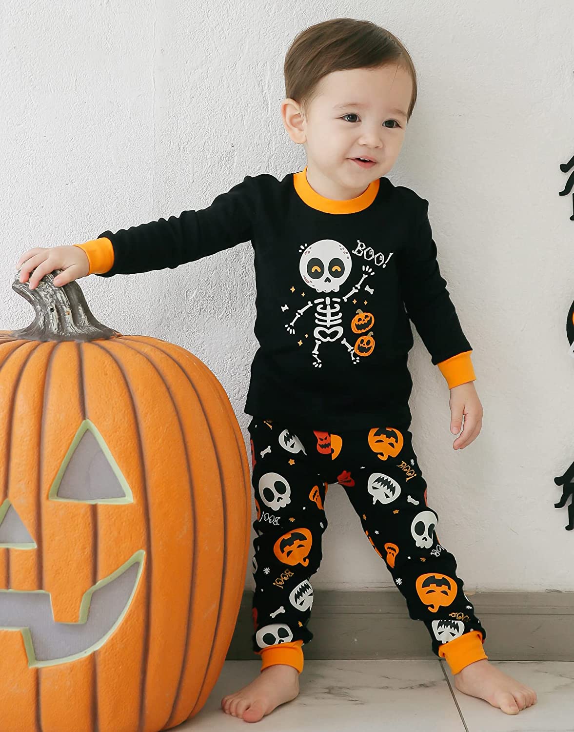 Conjunto de pijama de manga larga con calavera bailando 